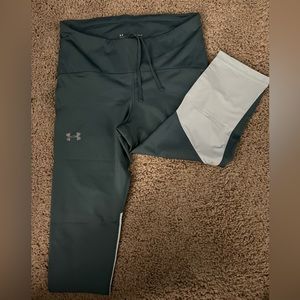 Women’s Athletic Heatgear Compression Capris